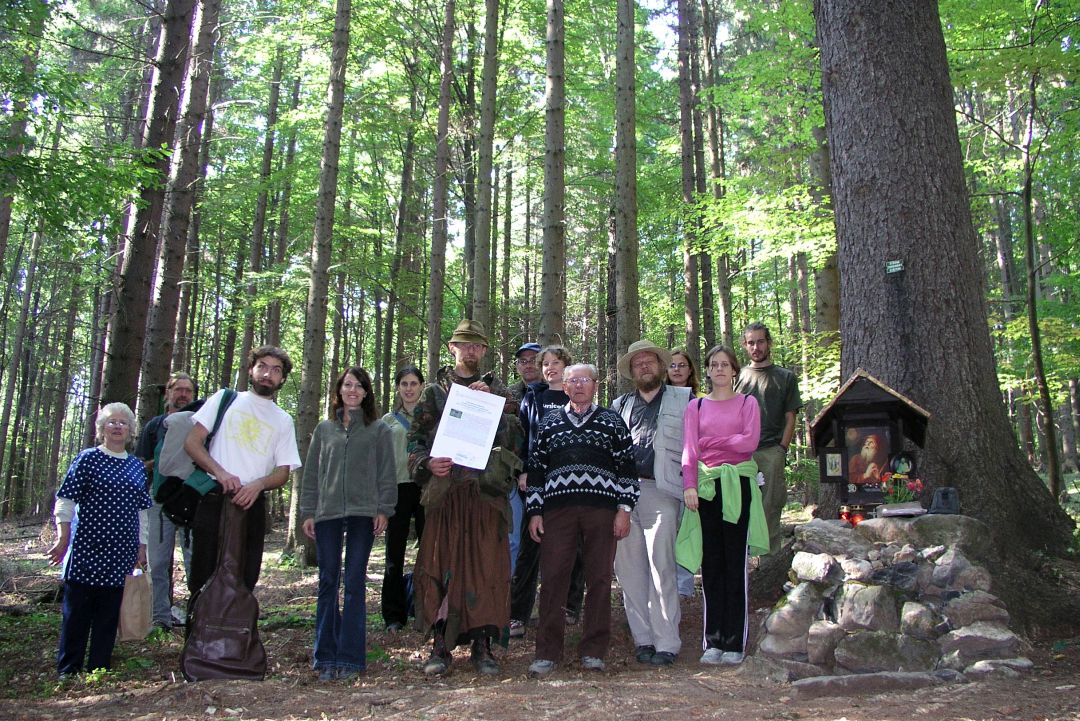 Slavnostní setkání ZO 6-31 u Habrůveckých smrků  (2005).