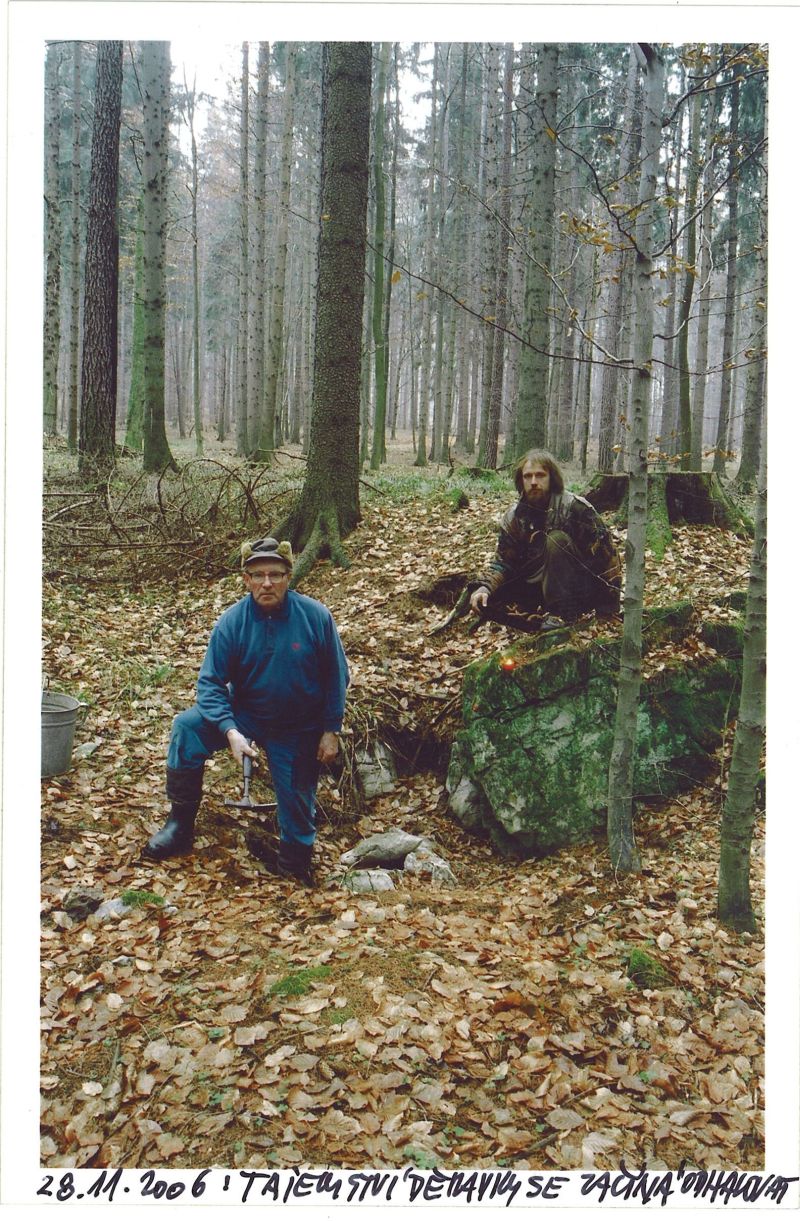 Arnošt Hloušek a Marek Poustevník zahajují výzkum Děravky (2006).